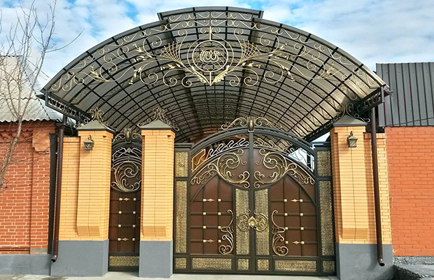 Купить или заказать ворота для дома с навесом - стильные и надежные решения для вашего участка в Кореновске от 41260 руб | ВоротМастер-Кнв